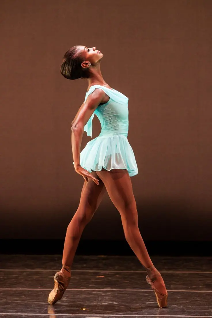 Détail de mouvement et posture en danse